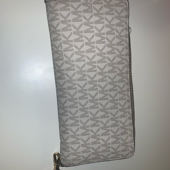 Michael Kors large flat Wallet - Picture 2 of 7